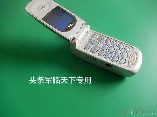 应该是99年后半年，我购买了第一步手机—TCL8188，当时就是看着漂亮，而且人