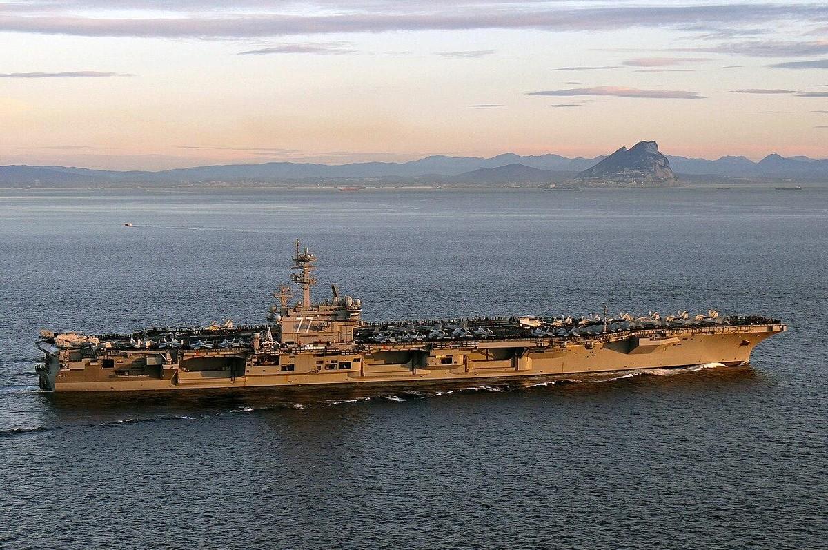 谁能想到，平常在海湾地区也就溜达一两艘航母的美国人，这次竟然下了血本。

他们一