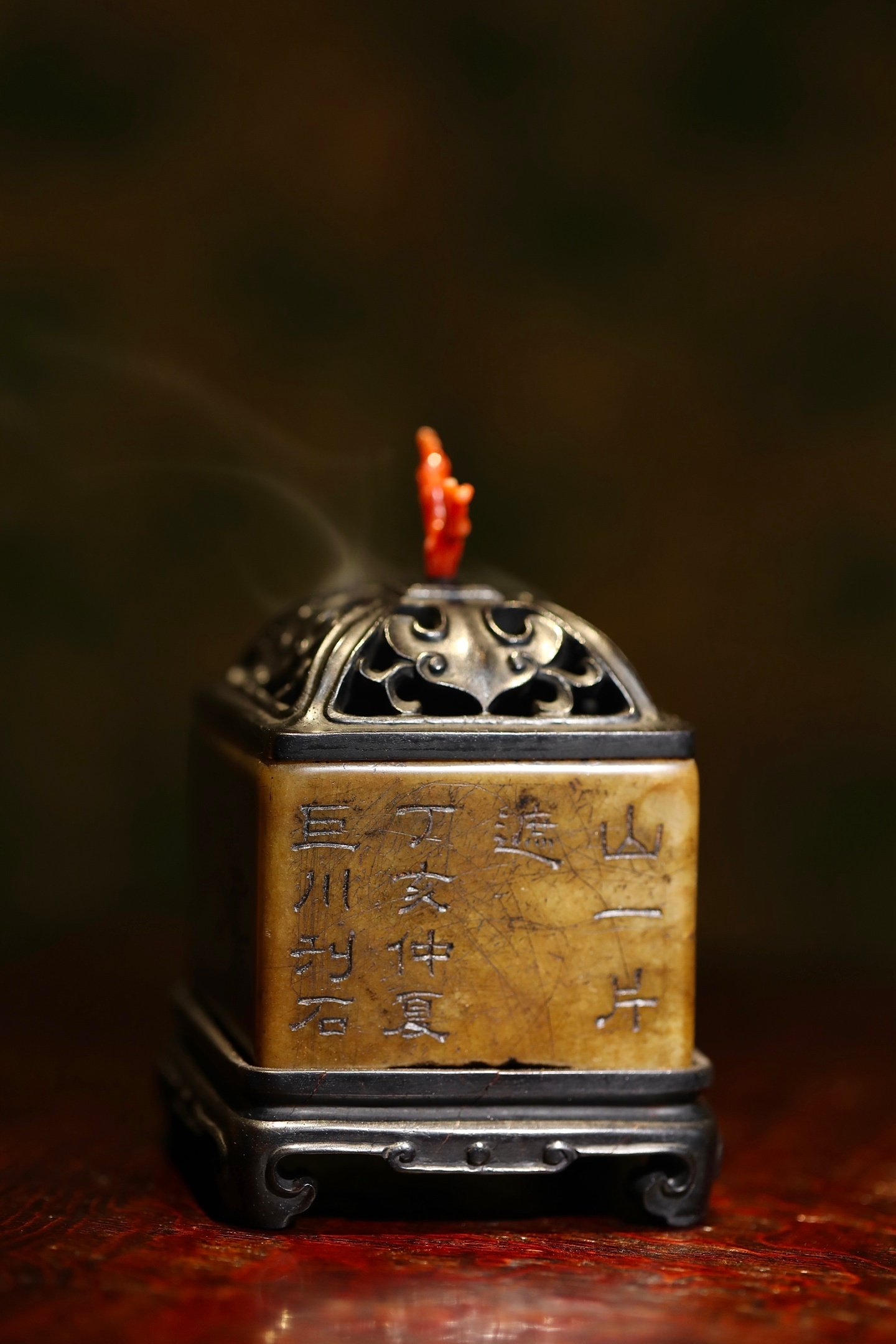 寿山石 | 香炉四面分刻行书诗文与幽兰清供图，刀笔浅刻细腻，兰叶疏朗，字迹清雅，