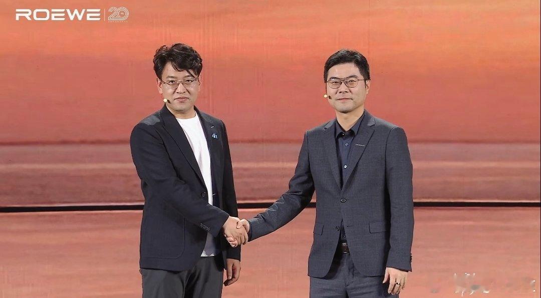 家越来了！真的，标志着汽车行业从“汽车+AI”向“AI原生汽车”的转型迈出关键一