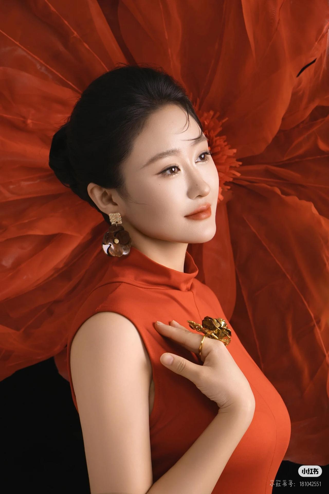 大家认为什么样的身材穿旗袍好看呢成熟美人旗袍穿搭写真