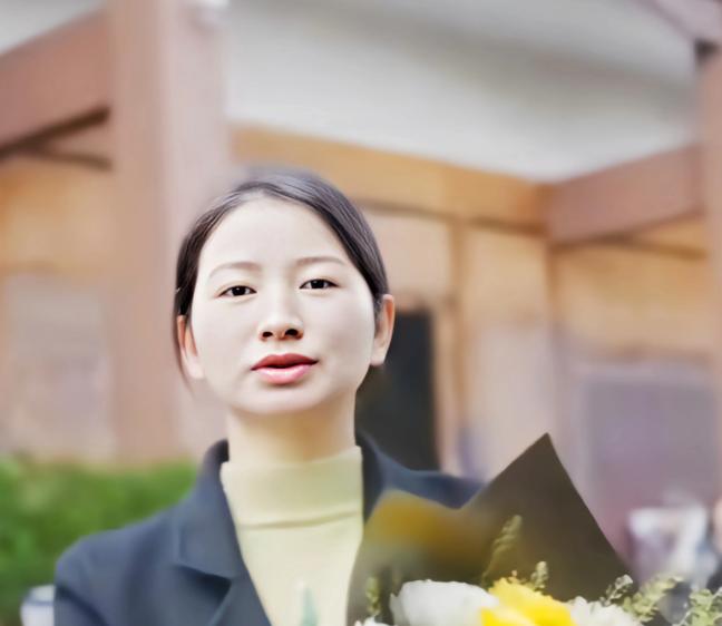 只知其事，不见其人的腾冲小姐姐终于露面了。[心]

没想到不仅长得落落大方，更是