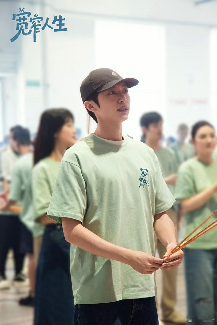 宽窄人生开机宽窄人生阵容官宣 成都那座城市真的有种魔力，去了就不想走。这部剧选在