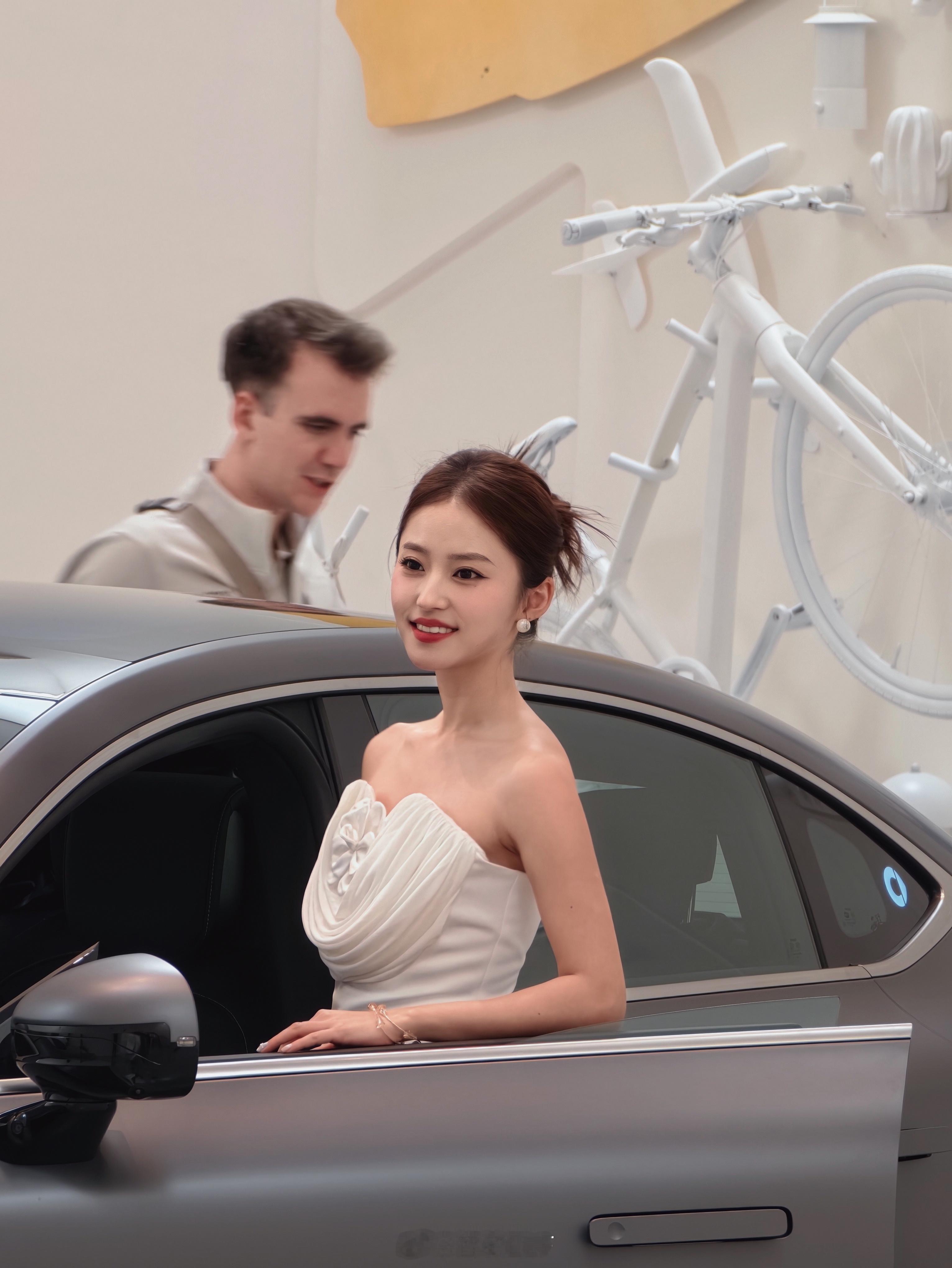 拍摄被抓包他俩拿vivox300u长焦拍的，并向我强烈安利，这照片水平不换手机不