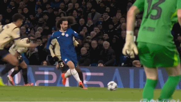 阿劳霍放倒库库吃到第二张黄牌被罚下场！！！