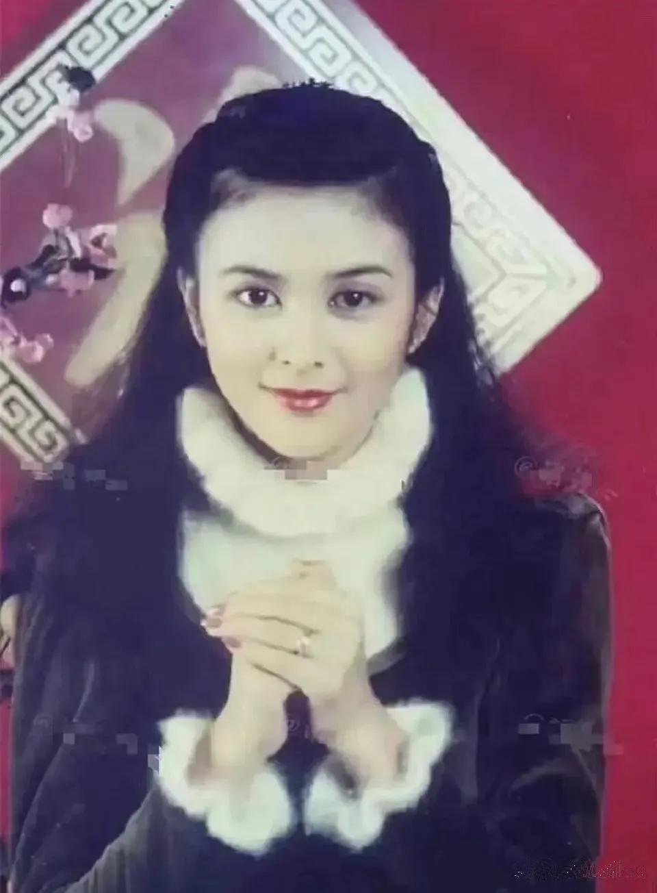 关之琳，不愧为关大美人，韵味十足。