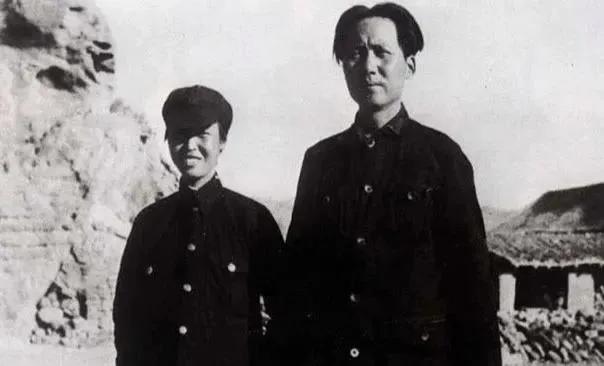 1938年，贺子珍像疯了一样扑向一个男孩的遗体，她哭喊着：“我的儿子，我的儿子啊