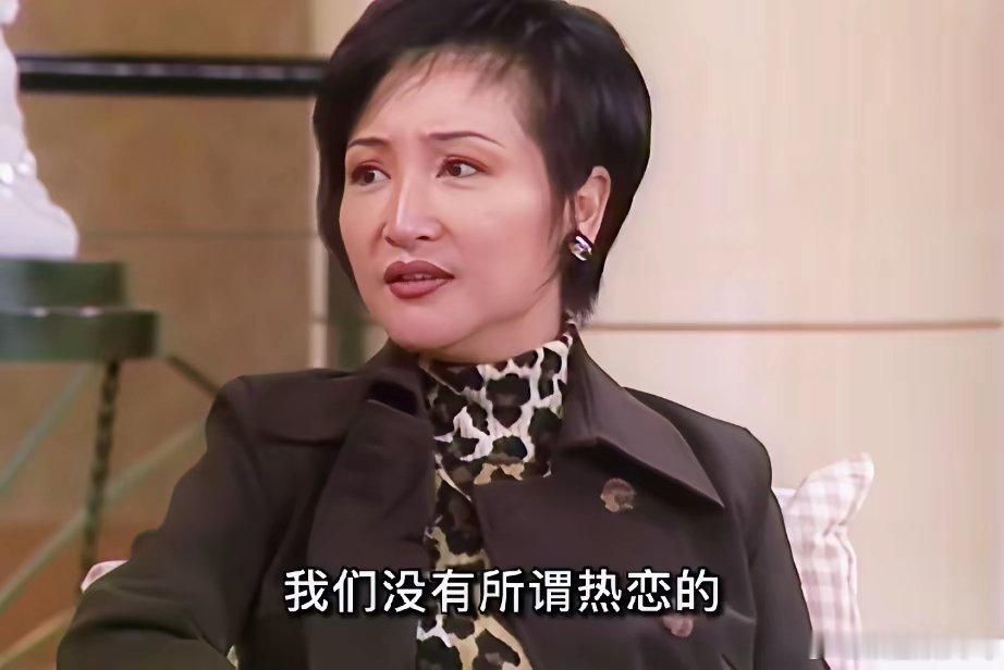 狄波拉轻描淡写的说：当时我正红，又谈过五个男朋友，心里也有点想结婚，正好遇见婚变