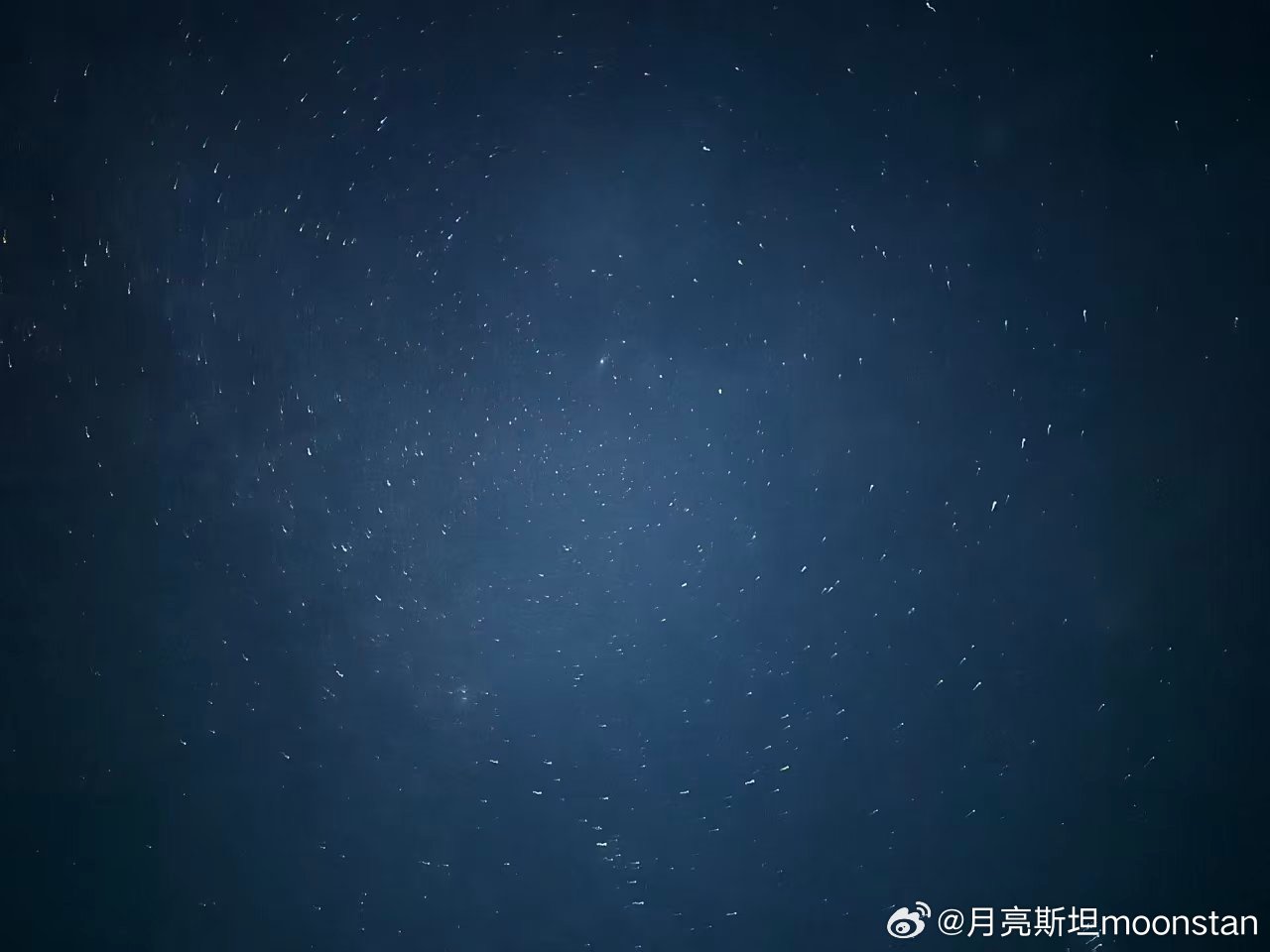 秋刀鱼爸爸半夜给我发消息让我看天上的星星，刚想骂他，好吧，星星确实蛮美的…[困]