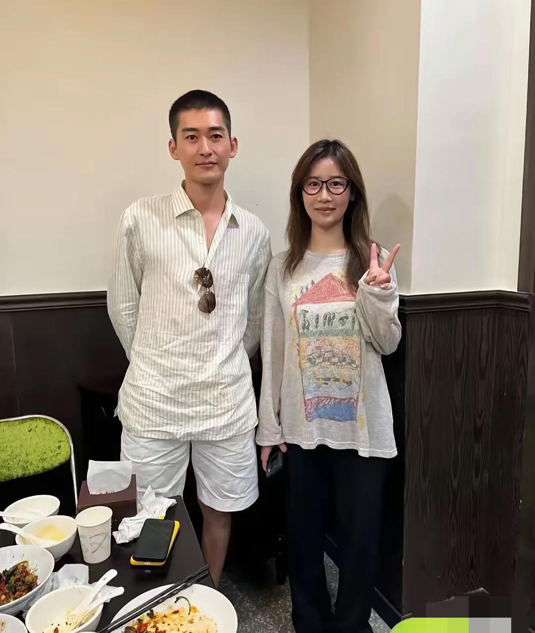 张翰非常接地气，和粉丝合影非常热情