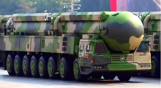 谁说中国只会嘴上抗议不敢动手？！三大航母战斗群摆在家门口、十艘万吨大驱压阵、核打