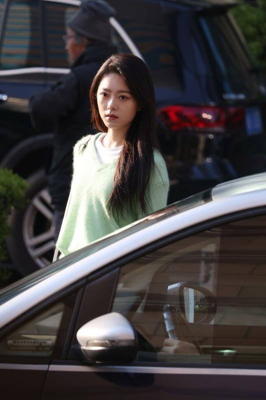 《骄阳似我》最近热度挺高，我也追了追。这剧讨论度两极分化严重，有人看得兴奋，有人