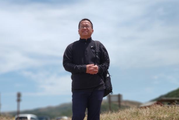一个被美国用钓鱼执法扣了九年的中国芯片专家，脚才刚沾上祖国的土地，转头就把全球最