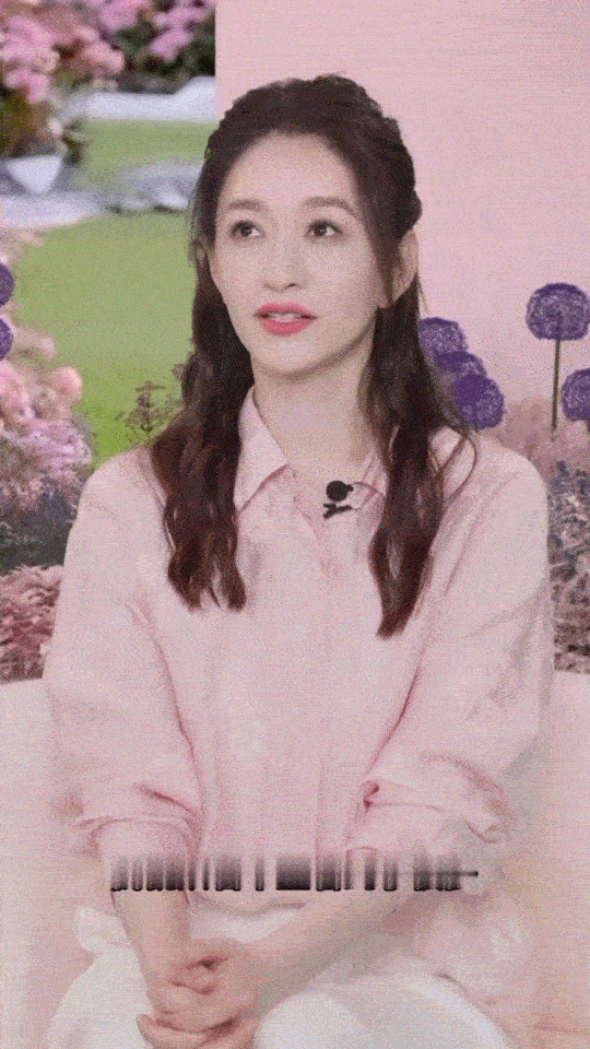 李小冉说很喜欢李心洁李小冉想跟李心洁组队被姐姐们的友谊治愈到，李小冉毫不掩饰对李