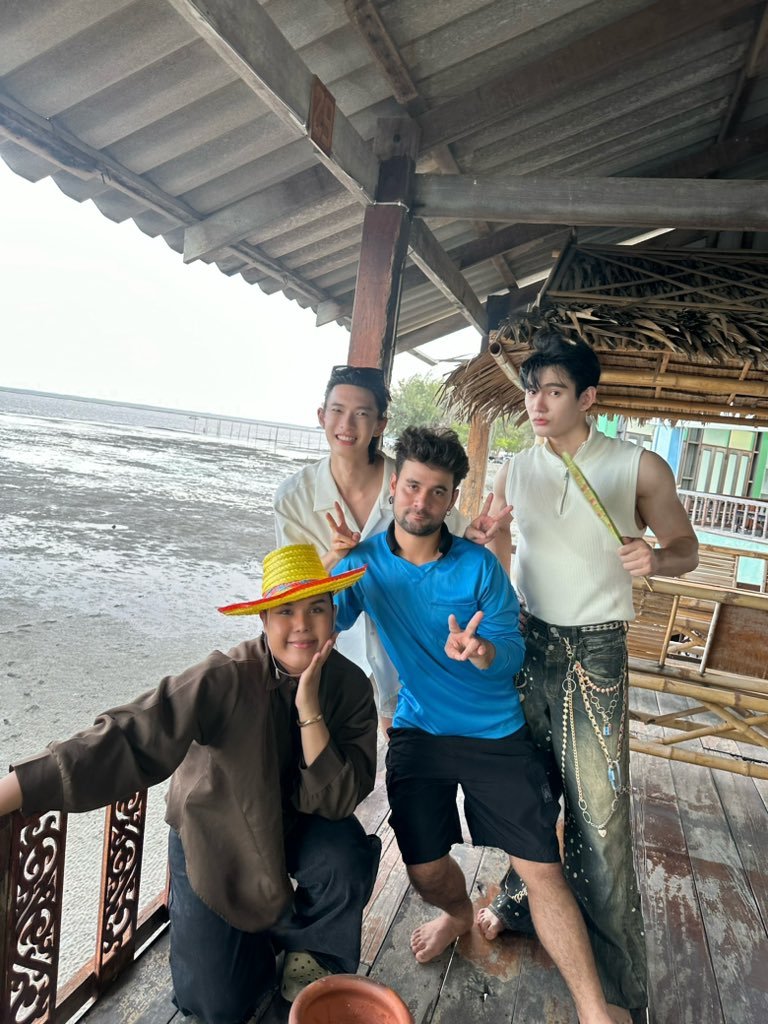 脚趾抠地的咪 ​​​