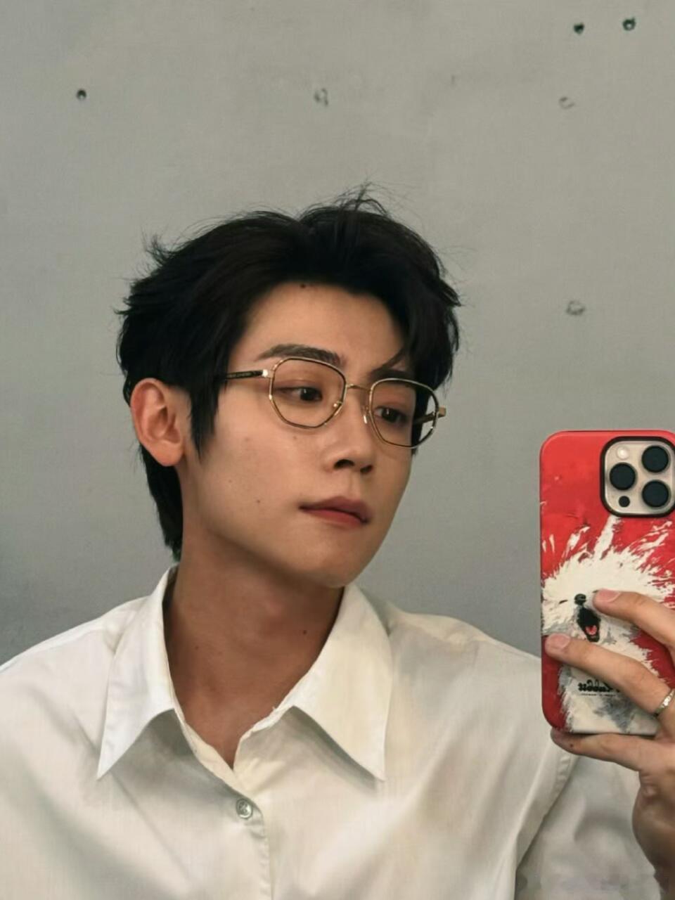 李卿杭州大屏排面真的服了李卿，杭州大屏整得这么浪漫，谁看了不迷糊一下。 