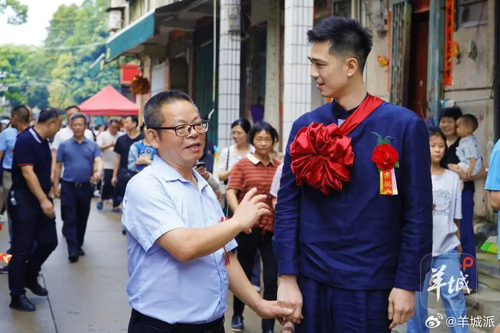 【迁台200年血脉割不断，利晴天今日跨越海峡认祖归宗】“大家好，我是鸿沟乡人林典