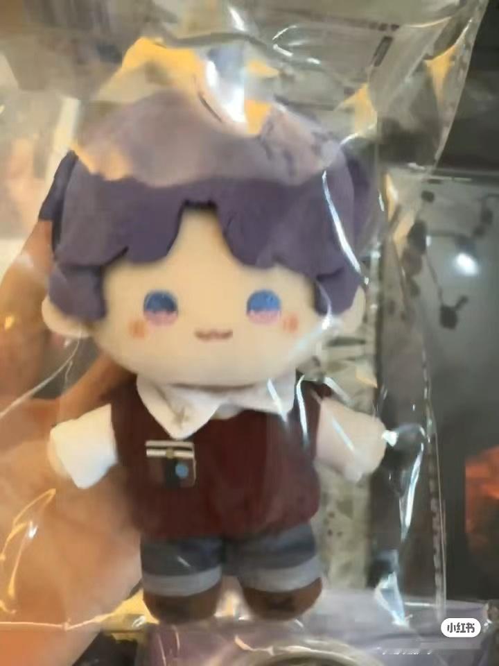 祁煜🐟祁煜 小焰火吧唧也太好看了吧，娃娃也可爱我的快点发货啊