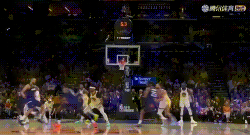 风雪哥——半场最后一攻之王！
附加赛连着2场都进半场压哨3分：自新秀赛季打湖人的