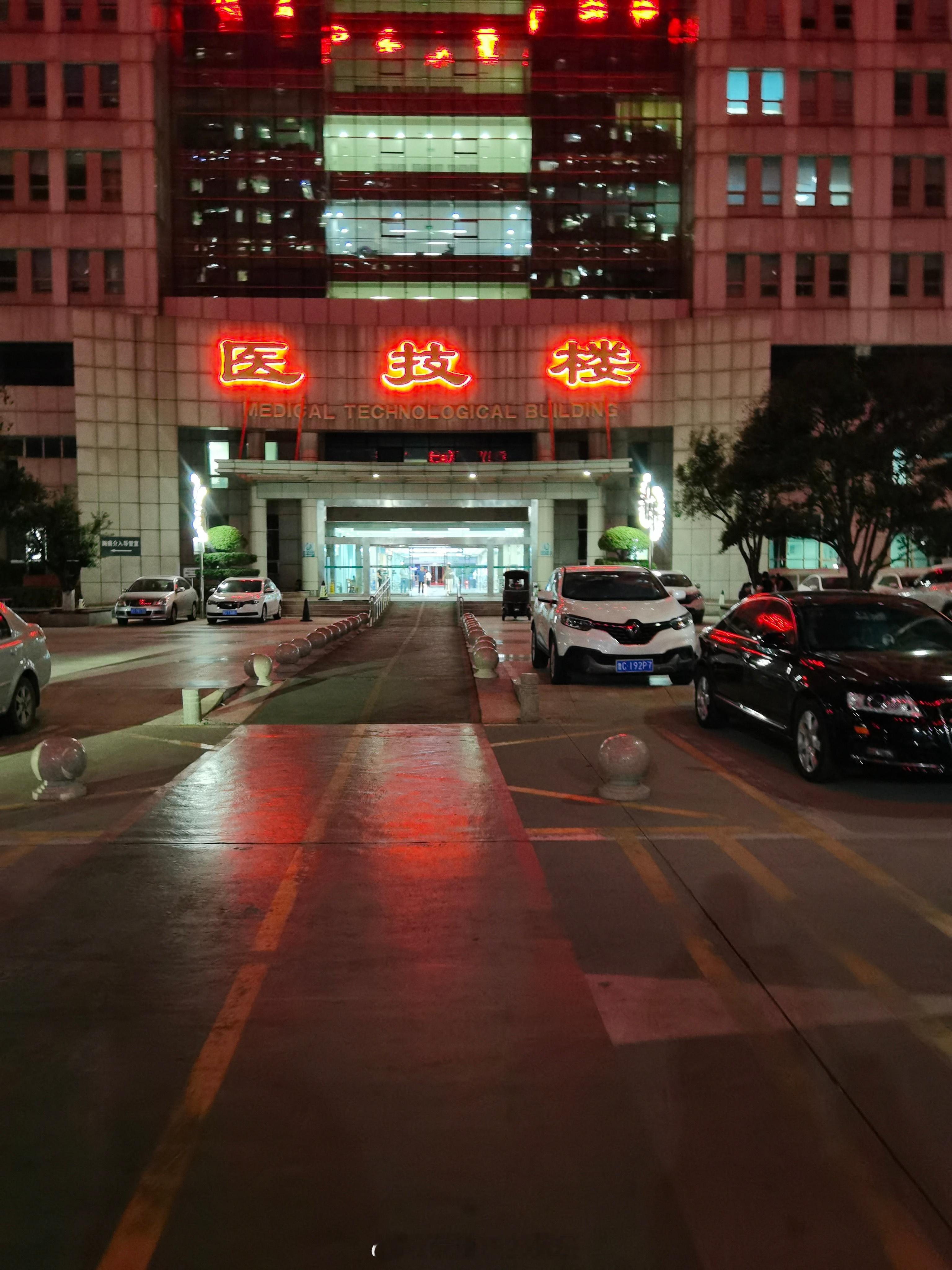 #当我连续开15个小时的空调#我只在恒温的手术室奋战过15小时，体验感怎么说呢，