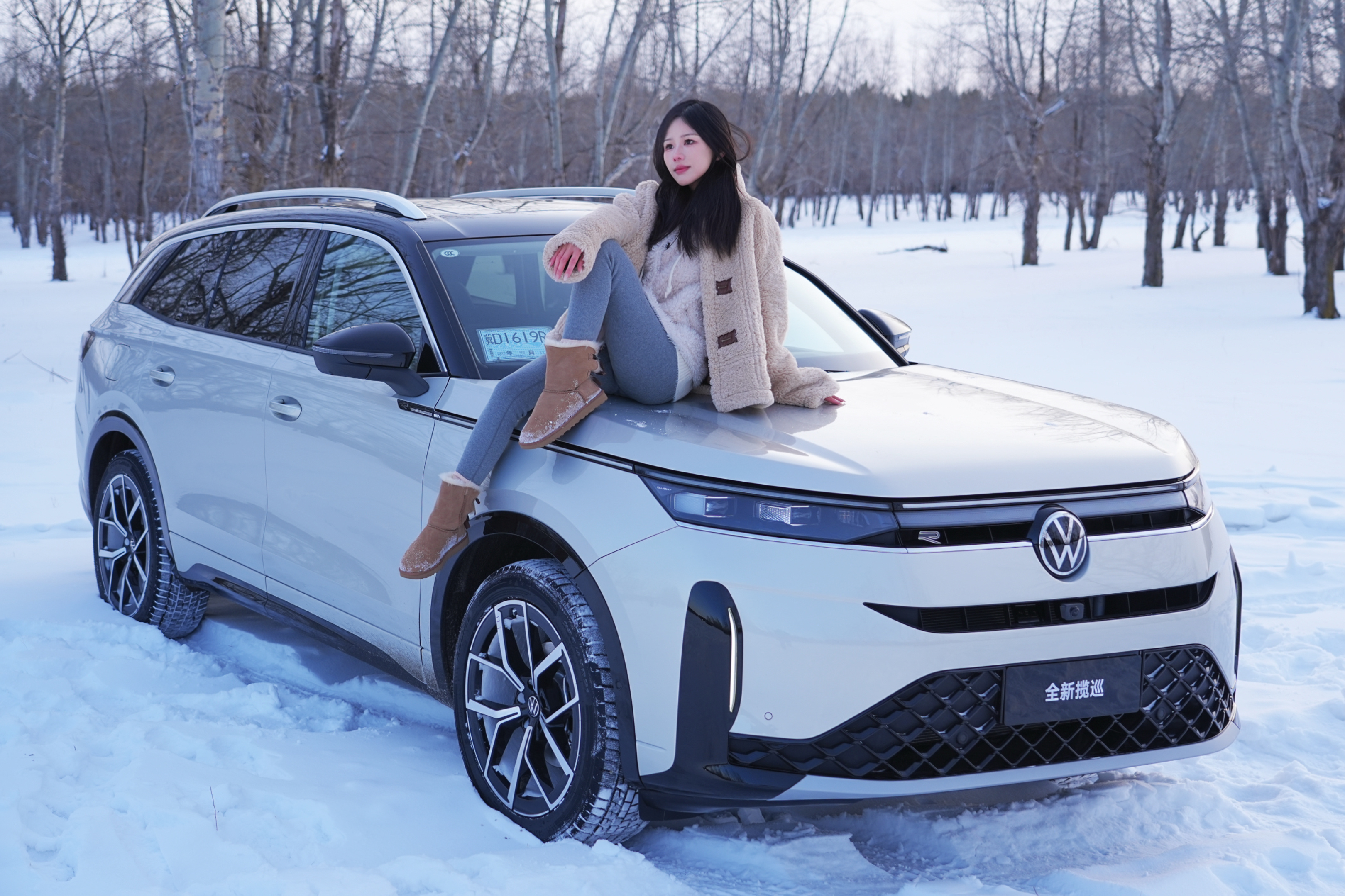 这次活动，大众搞了个拍照比赛，第一名是个戴森吹风机。 你们觉得图一第一还是图二第