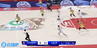 李弘权大爆发！[赞][赞][赞]
26分！上海战胜吉林队！
这是李弘权打得最好的