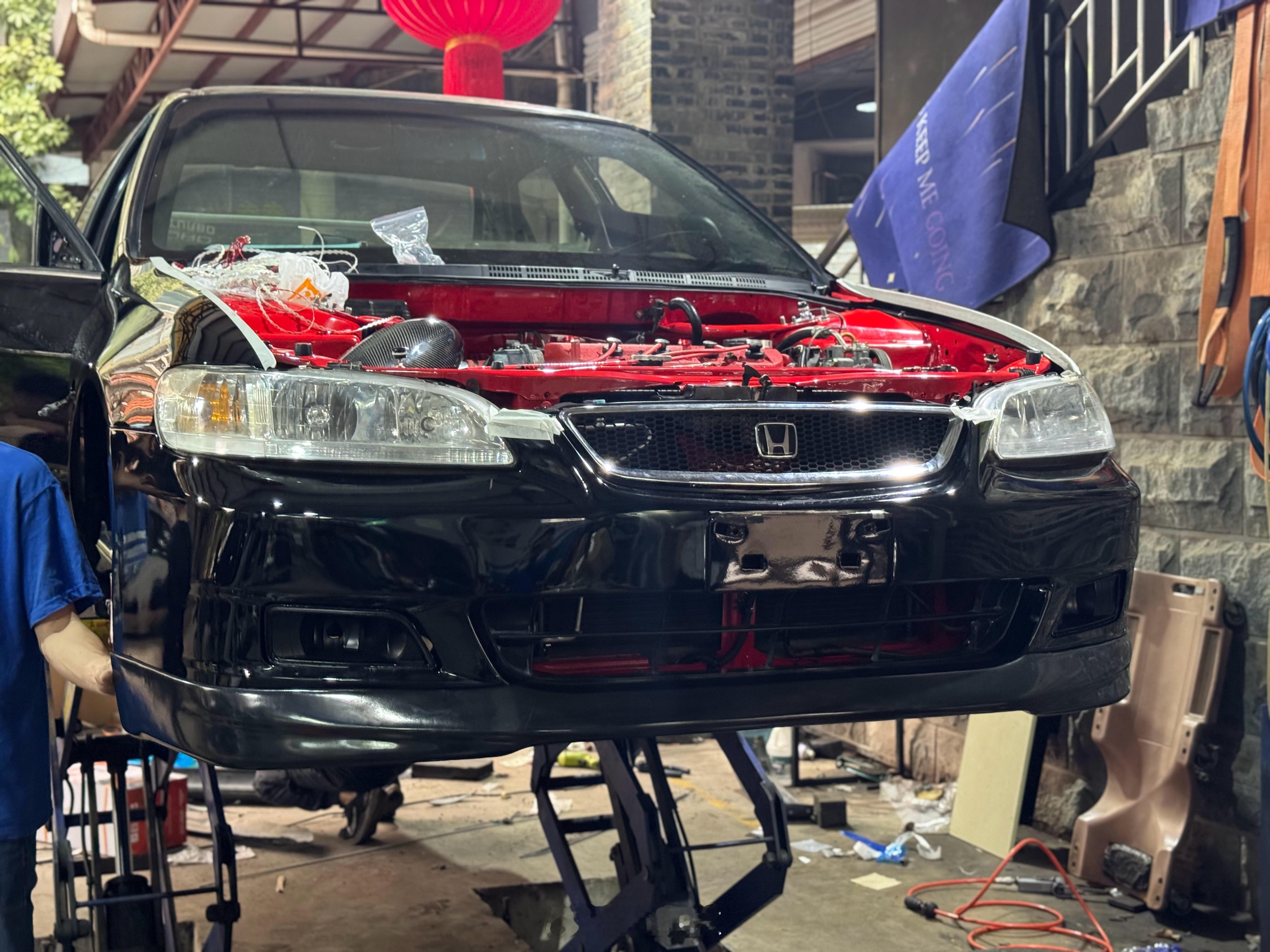 其实在整个改装过程中 对于外观件我们一直都很克制 一定是100％协调才考虑对于造