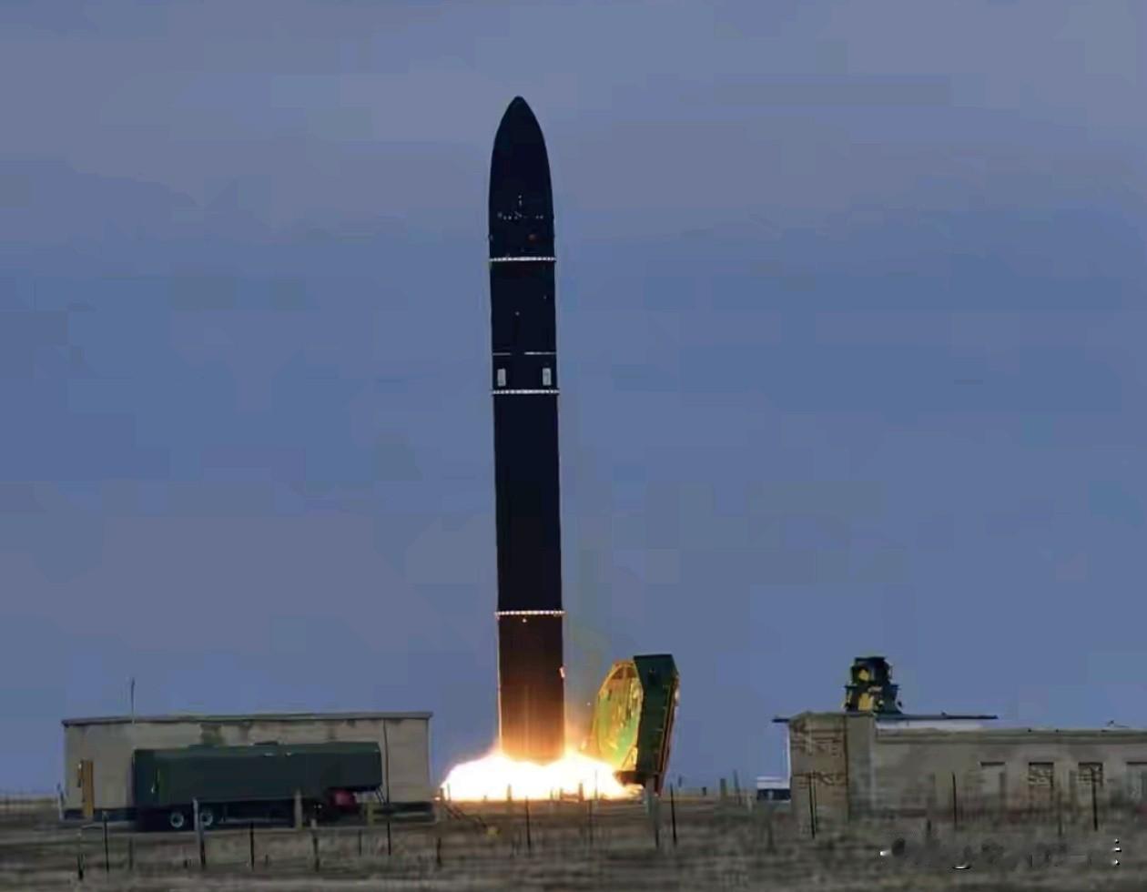 2025年11月28日，俄罗斯一枚号称“全球最强”的“萨尔马特”洲际弹道导弹在奥