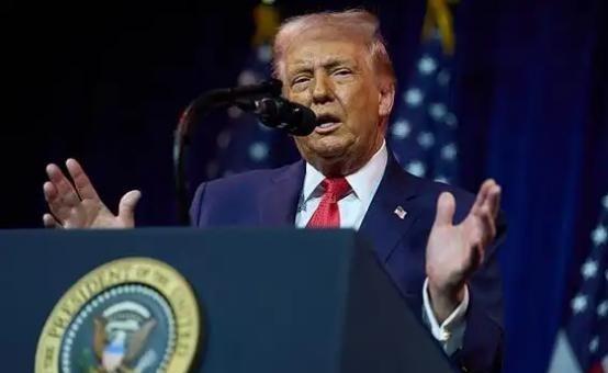 特朗普 这回绝对是傻眼了！他前脚刚在白宫庆功，后脚 巴拿马 就直接反水了。谁能想