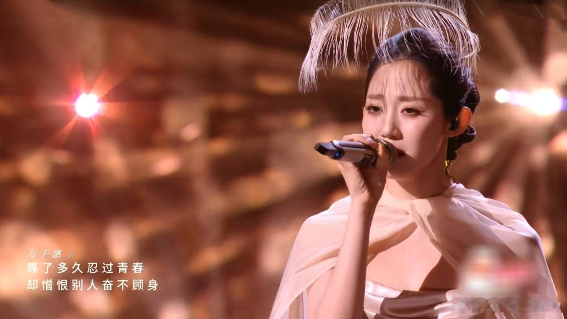 张月让万千惠不要在乎票数乘风2026暖心瞬间直击人心，张月开导万千惠跳出票数误区
