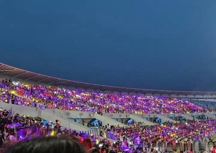 今晚时代少年团演唱会的马嘉祺紫海、宋亚轩青海，好壮观！ ​​​