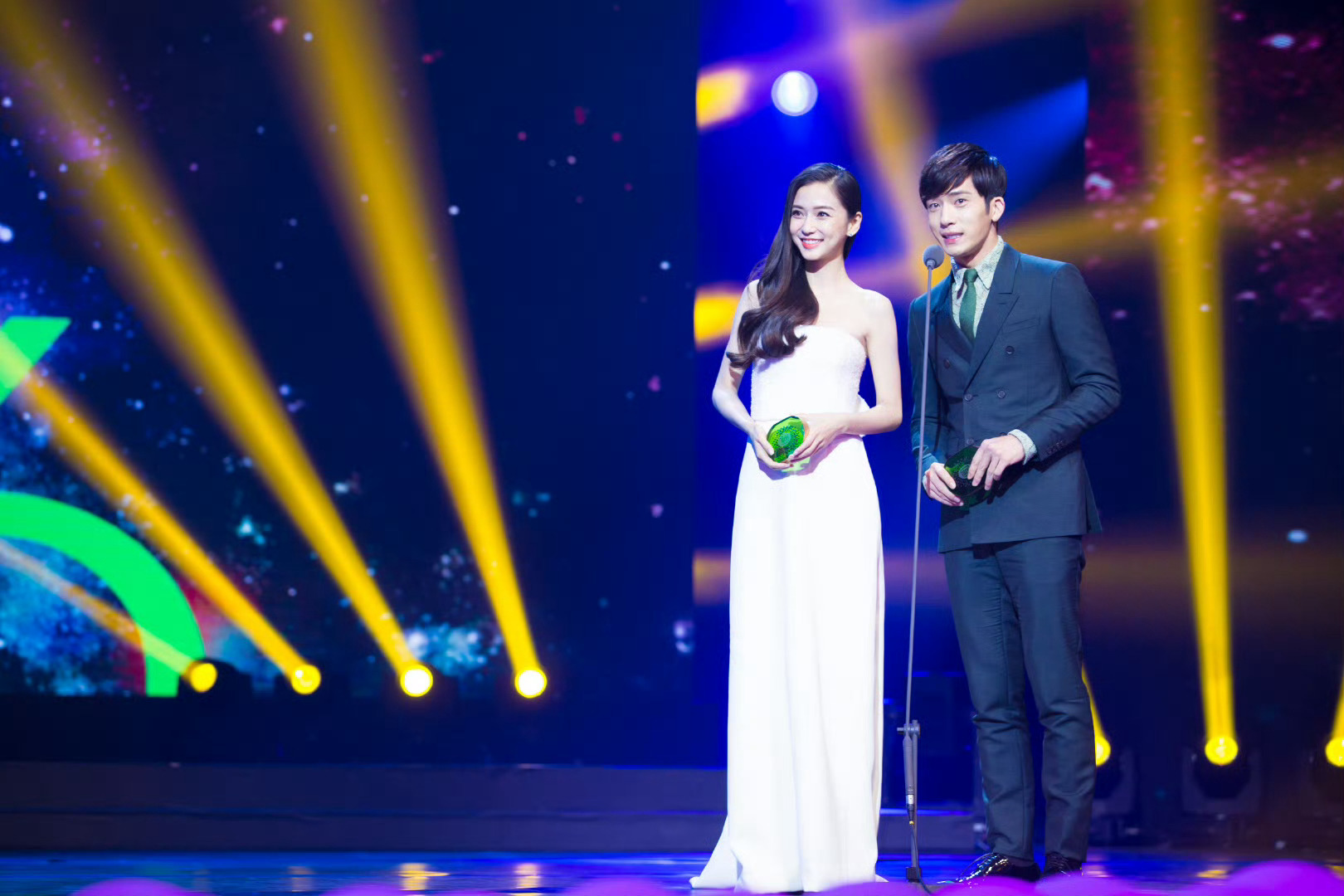 angelababy 🍎angelababy我对你 何止是 嗔痴