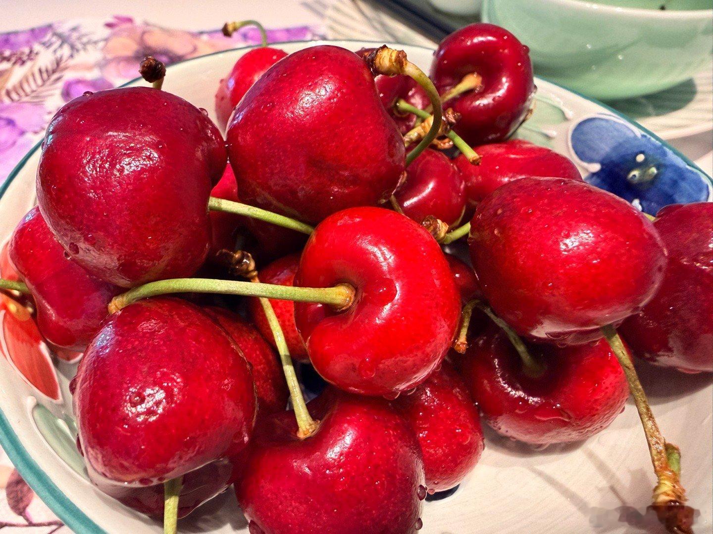 感谢智利的智利大丰收让我们老百姓吃到了比山东和大连都便宜的大樱桃也不知道丹东草莓