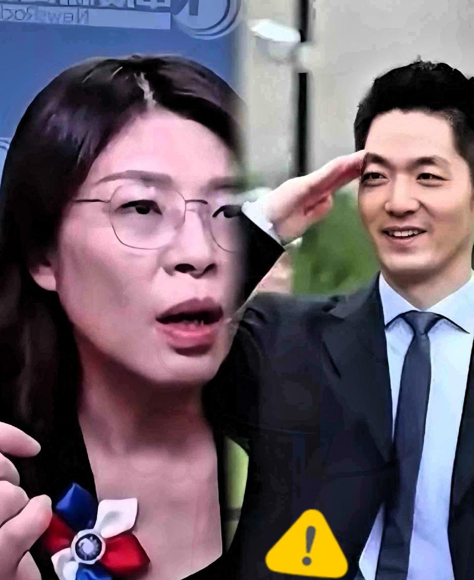 蒋万安是个狠角色，
上午握手，
中午就直接坐到郑丽文对面，

他是正宗蒋家人吗？