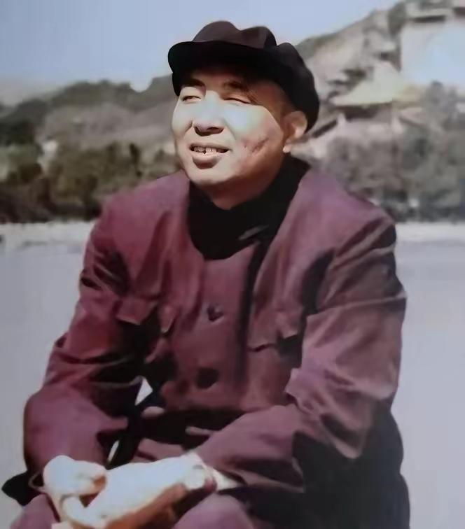 代号OX深藏大义！1936年他冒死放走61名共产党人，14年后开国元勋跨省寻恩，