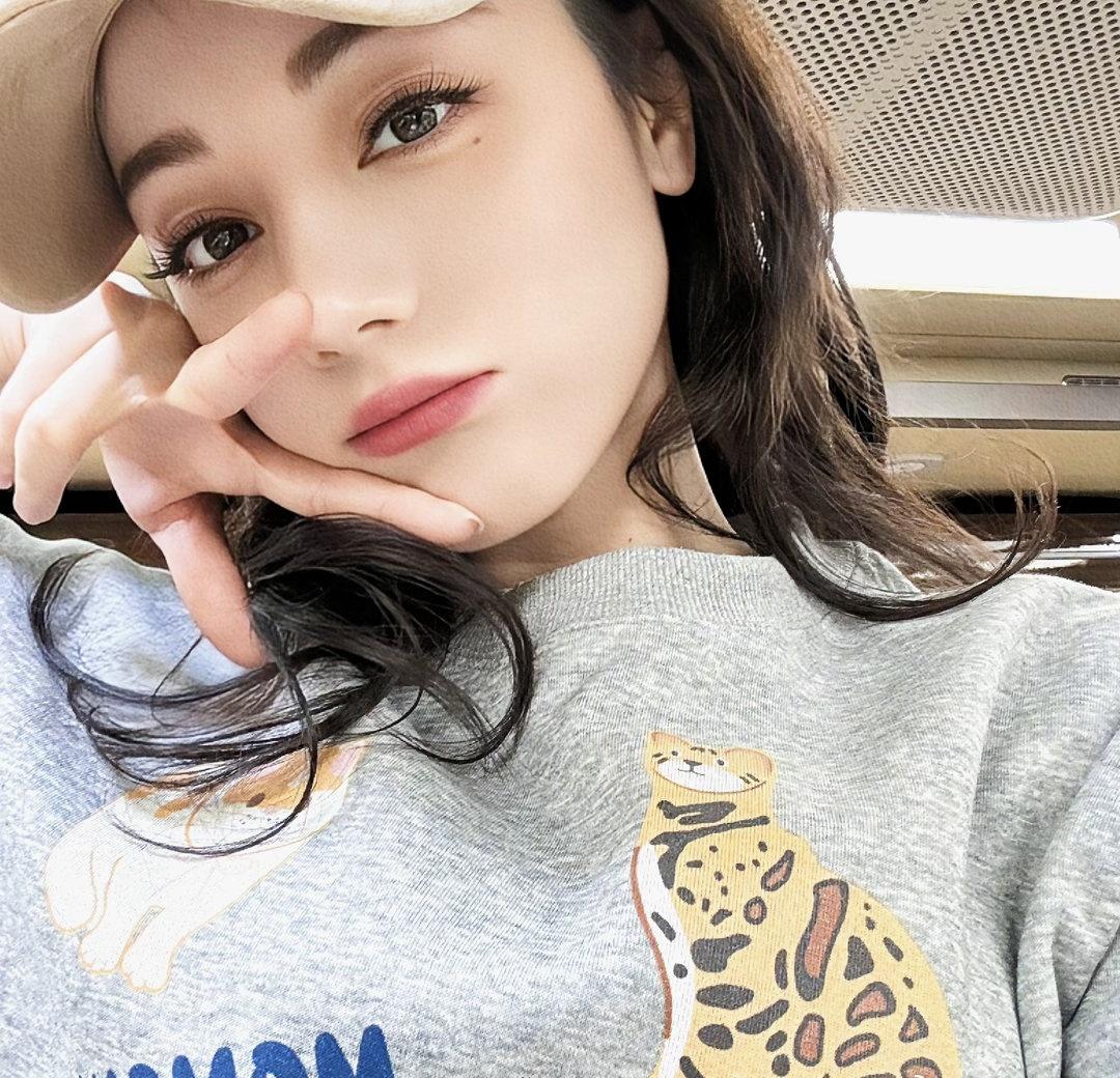 dlrb 迪丽热巴功夫女足 dlrb 迪丽热巴卫蓝

欢迎收看迪丽热巴随便一张都