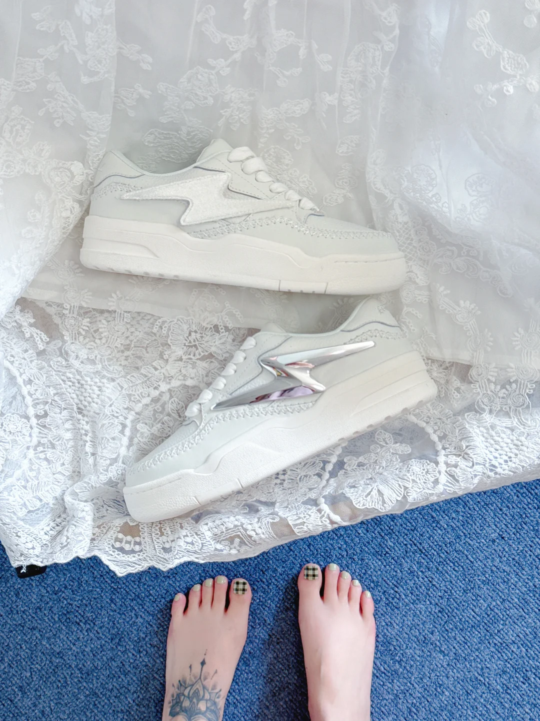 好天气  小白鞋出街