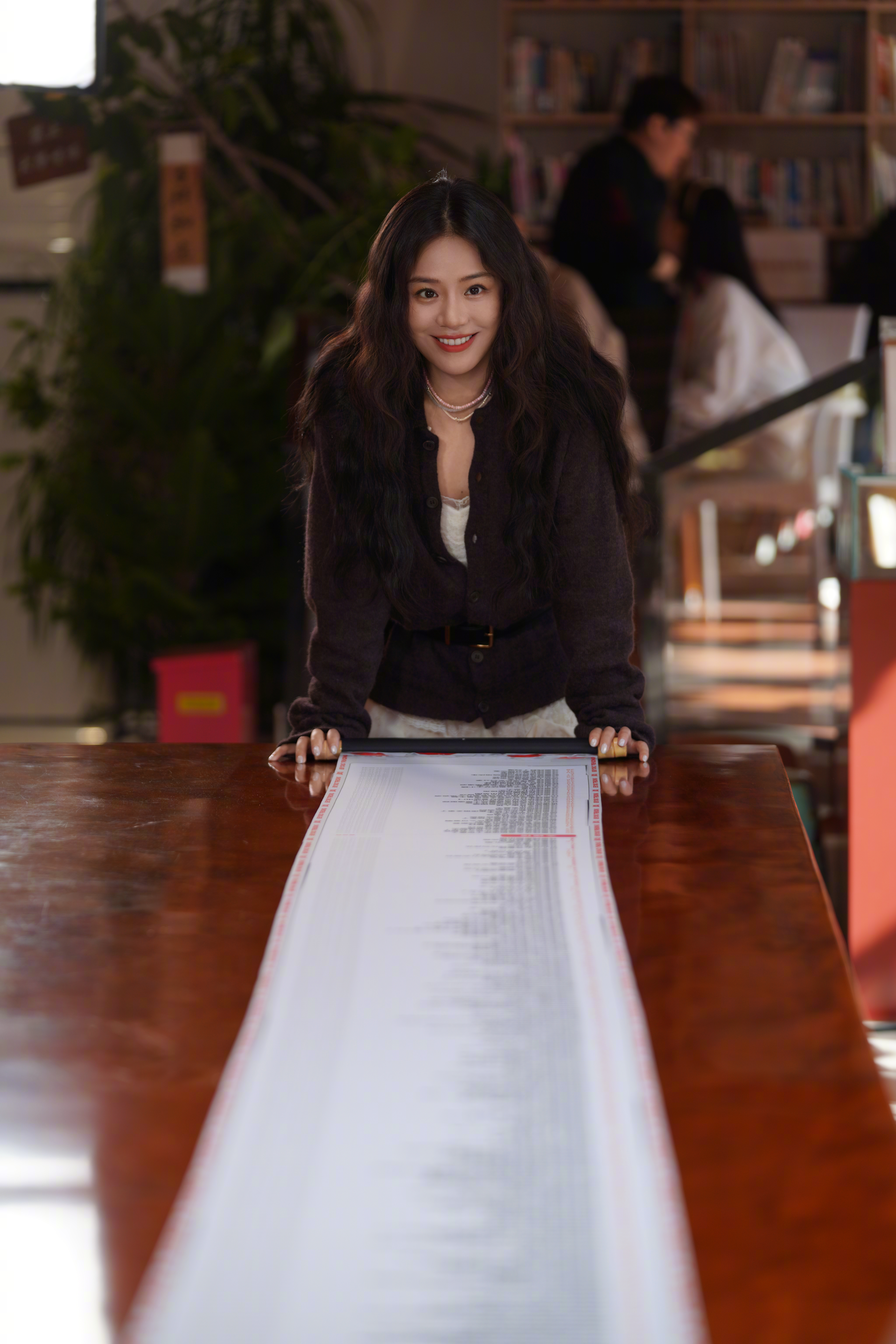 能量弱的女孩都去听马思纯聊天马思纯专访创纪录！4.65米热搜卷轴破节目历史！热浪