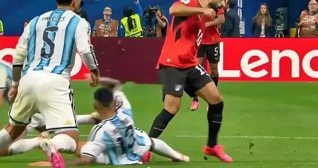 ⚽️【世界杯争议 阿根廷3-2惊天逆转埃及！14分钟连进3球，却因裁判判罚深陷“