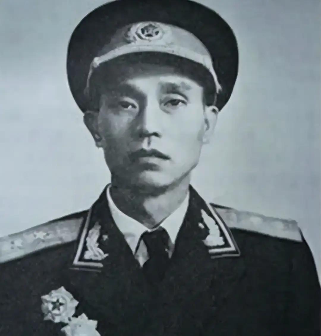 班长活捉国军师长：我不要功，只想当排长，军长：提两级，当连长
 
1949年10