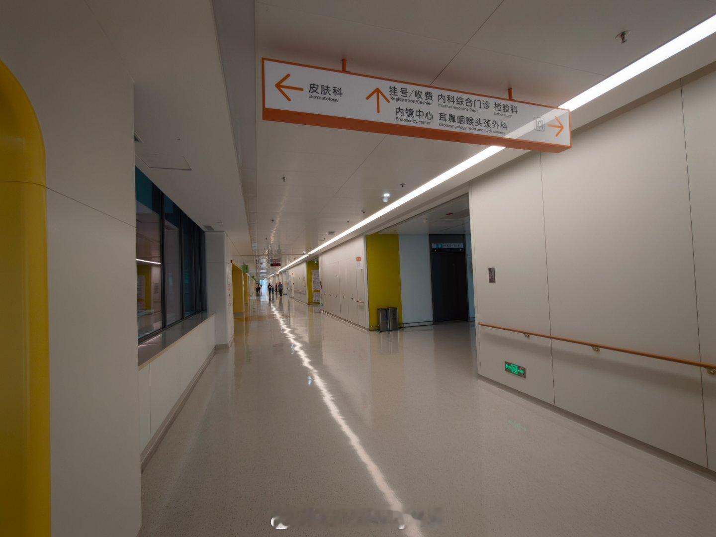 大v聊车很多人在带娃看医生的时候，才知道新能源车的好，在医院等待时又不想娃接触或