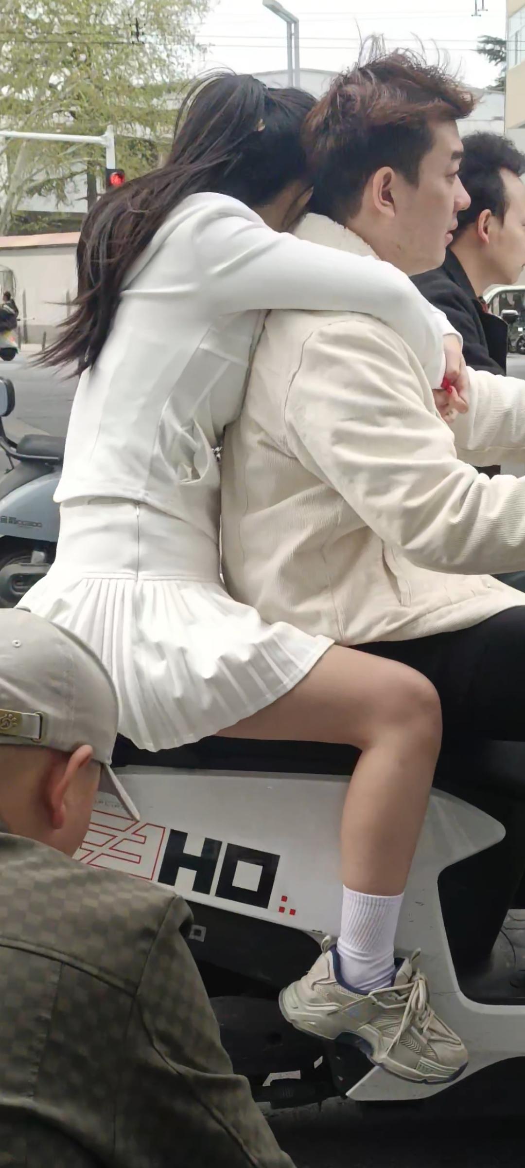 后座的白月光，后座的大白腿车后座小仙女 后座佳人