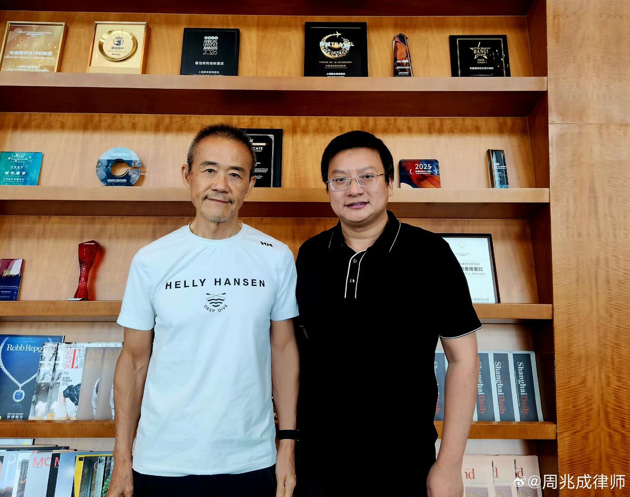 一觉醒来，王石坐不住了。

面对长期以来的负面网暴，他致函中央网信办、

由于长