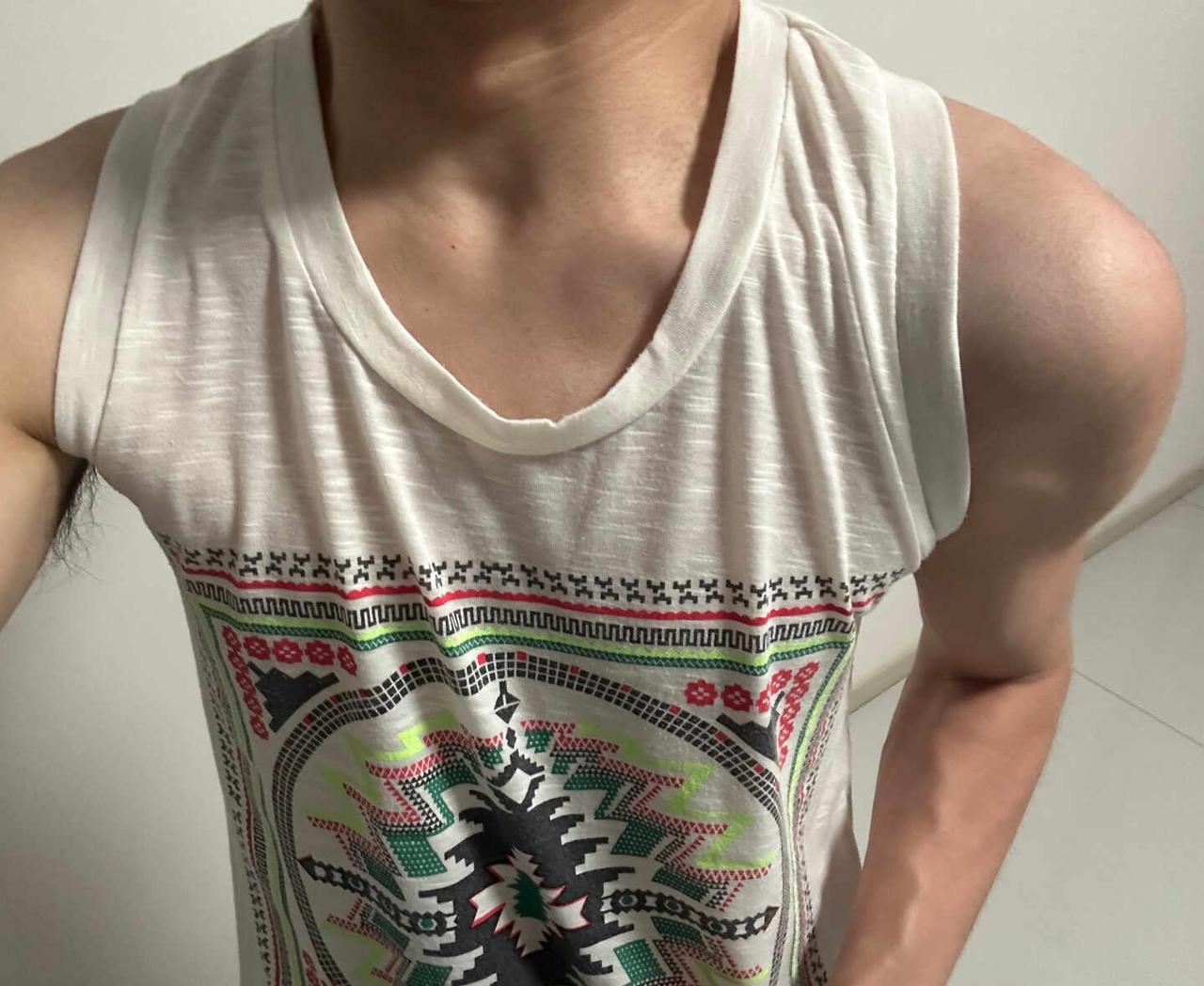 1️⃣个白皮薄肌男大努力中🏋️
大数据让我们相遇吧 男大日常 男大 男大学生 
