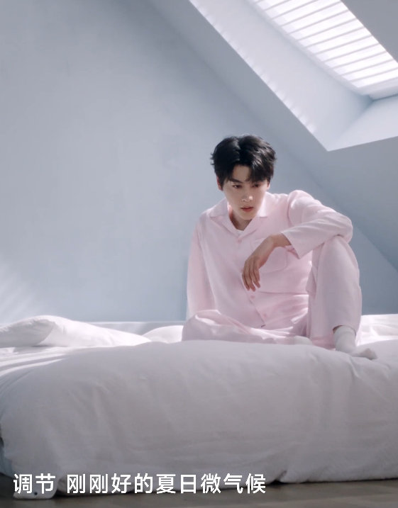 田栩宁奔赴温柔夏自在发光田栩宁栩光相伴 田栩宁奔赴温柔夏自在发光，田栩宁栩光相伴