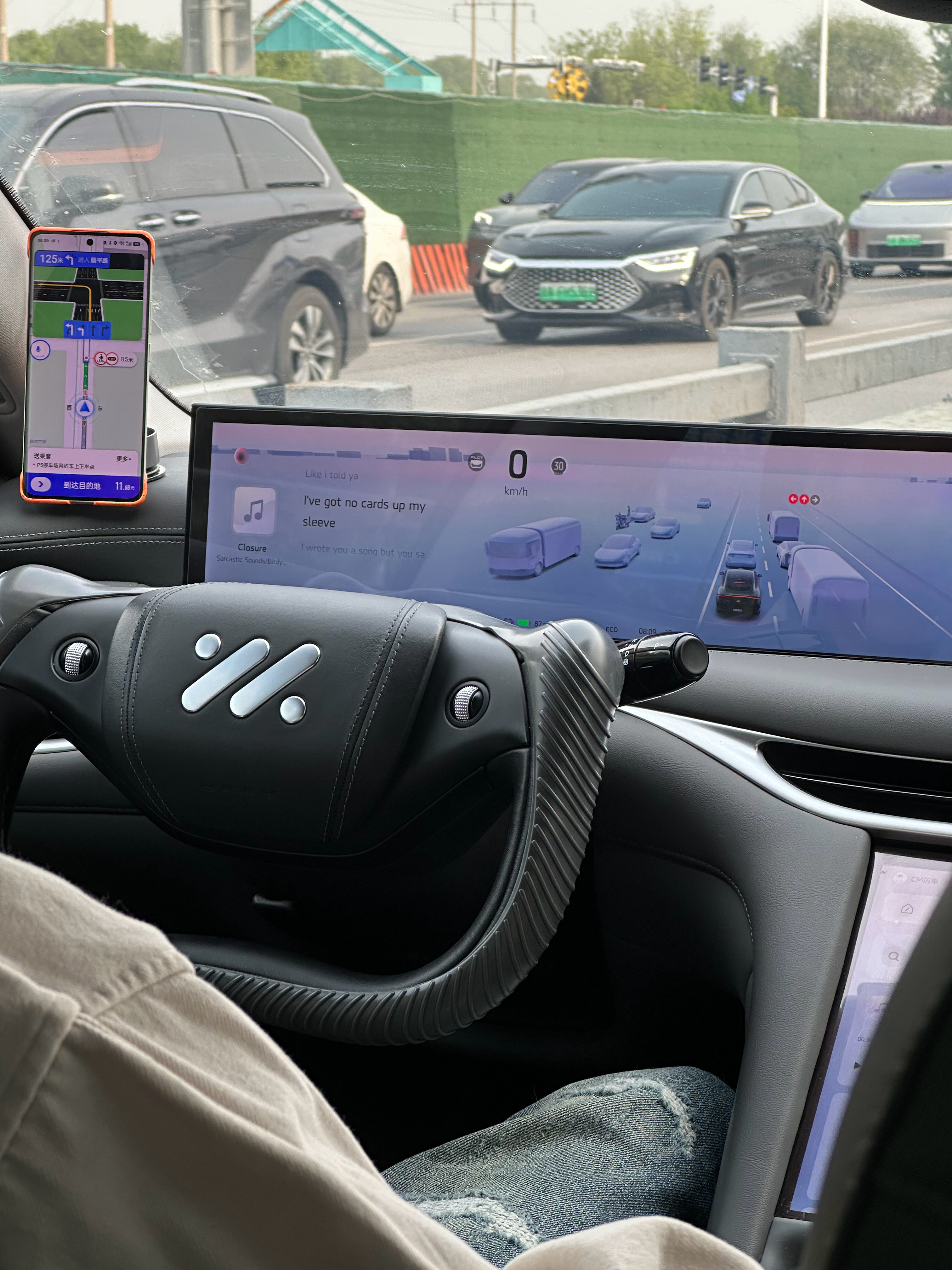 打车打到一台智己LS6，一上车就看到了超有辨识度的半幅方向盘，乘坐体验比很多网约
