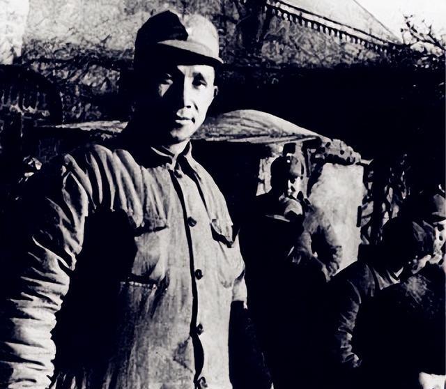1947年10月，粟裕拒绝毛主席渡江南进的建议，主席很生气要撤他职，没想到等粟裕