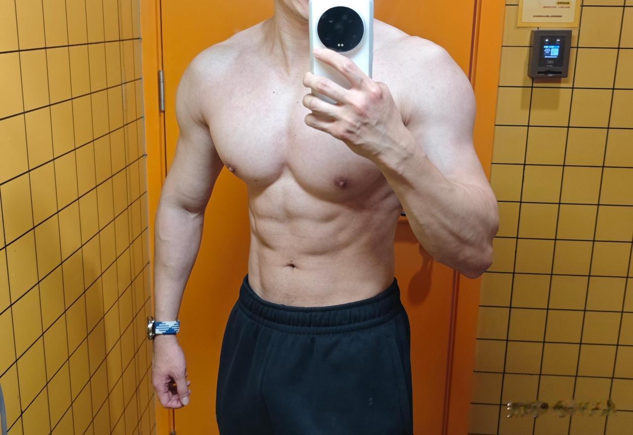 为什么有的年轻人喜欢肌肉男肌肉潮男 型男肌肉照 健身男性 健身腹肌男 健硕腹肌男