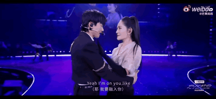 谢娜在张杰跨年演唱会上共舞引发网友热议！
谢娜没有能够参加昨晚央视跨年晚会，就去