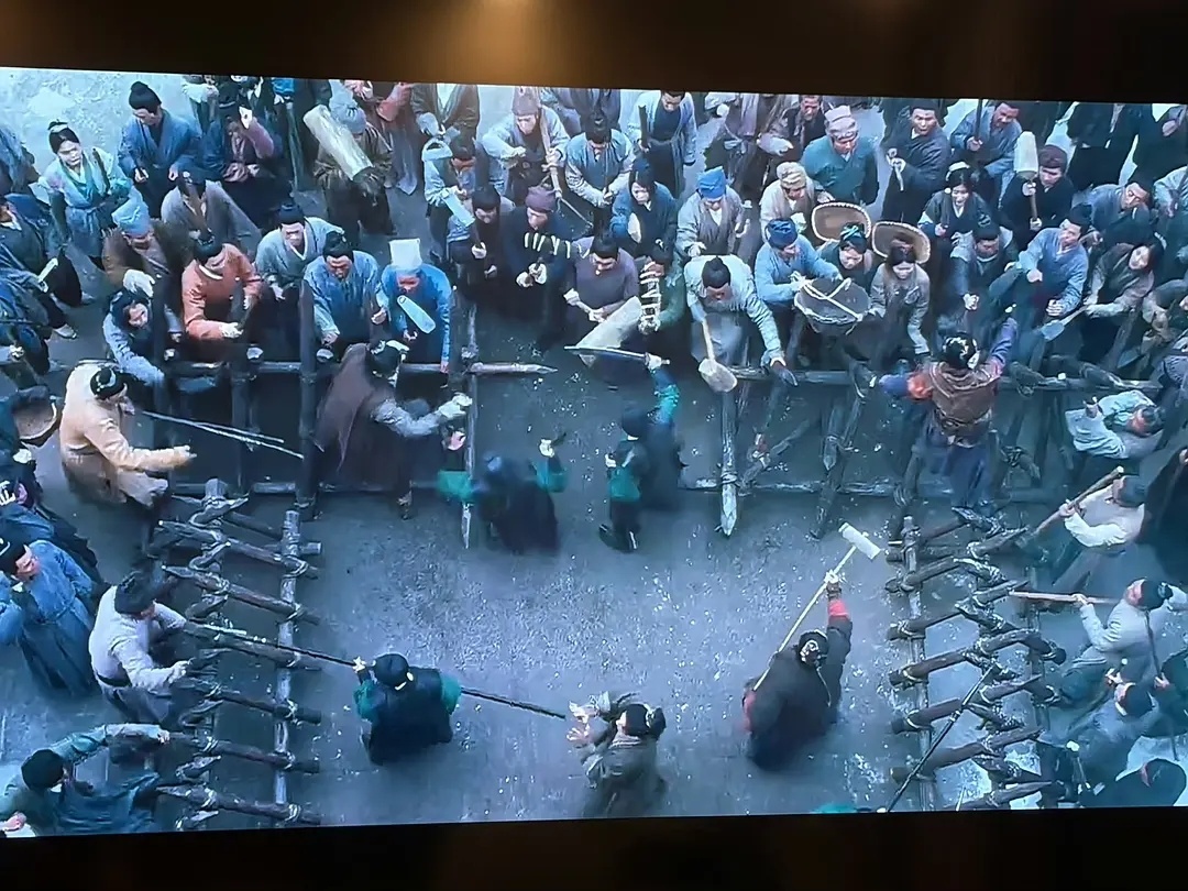 逐玉里看到长江国际上班路透 